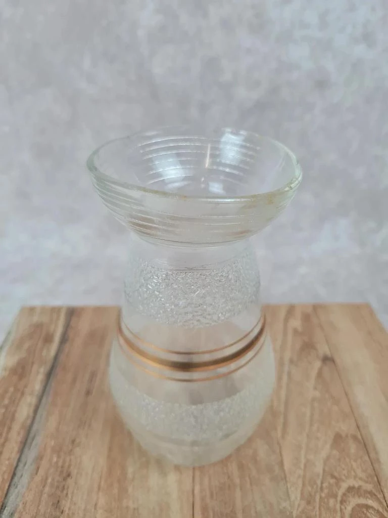 Petit vase vintage en verre transparent à filets dorés – photo 4
